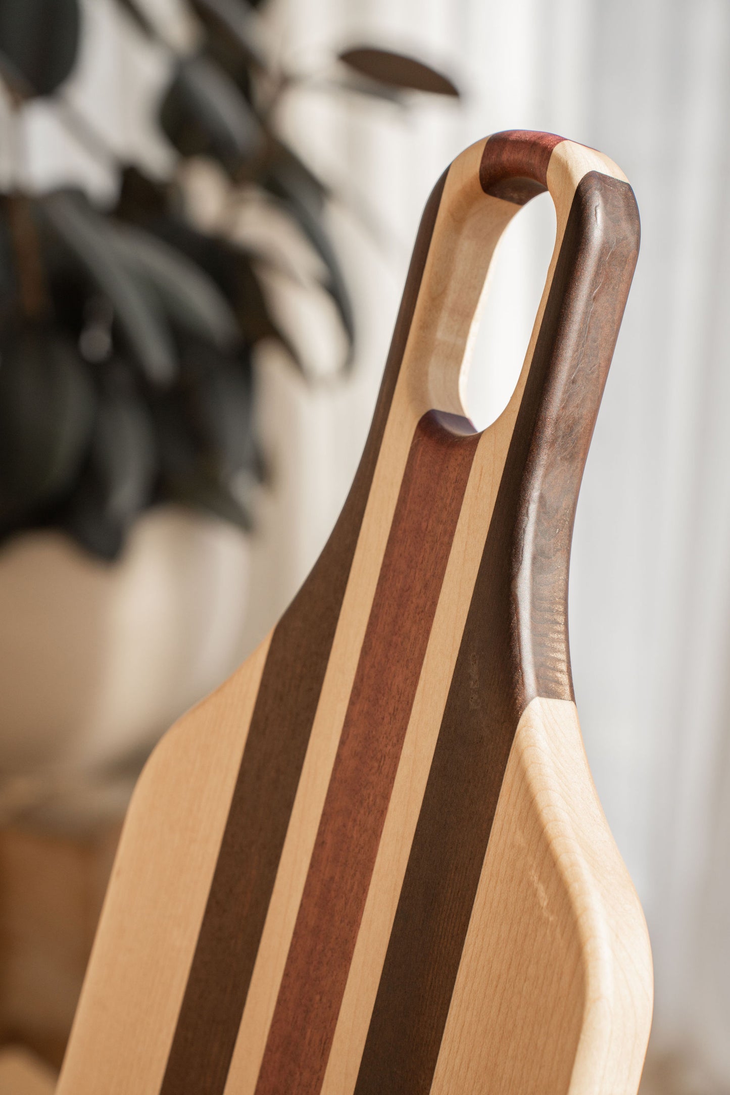 planche charcuterie deluxe avec du bois exotique et érable