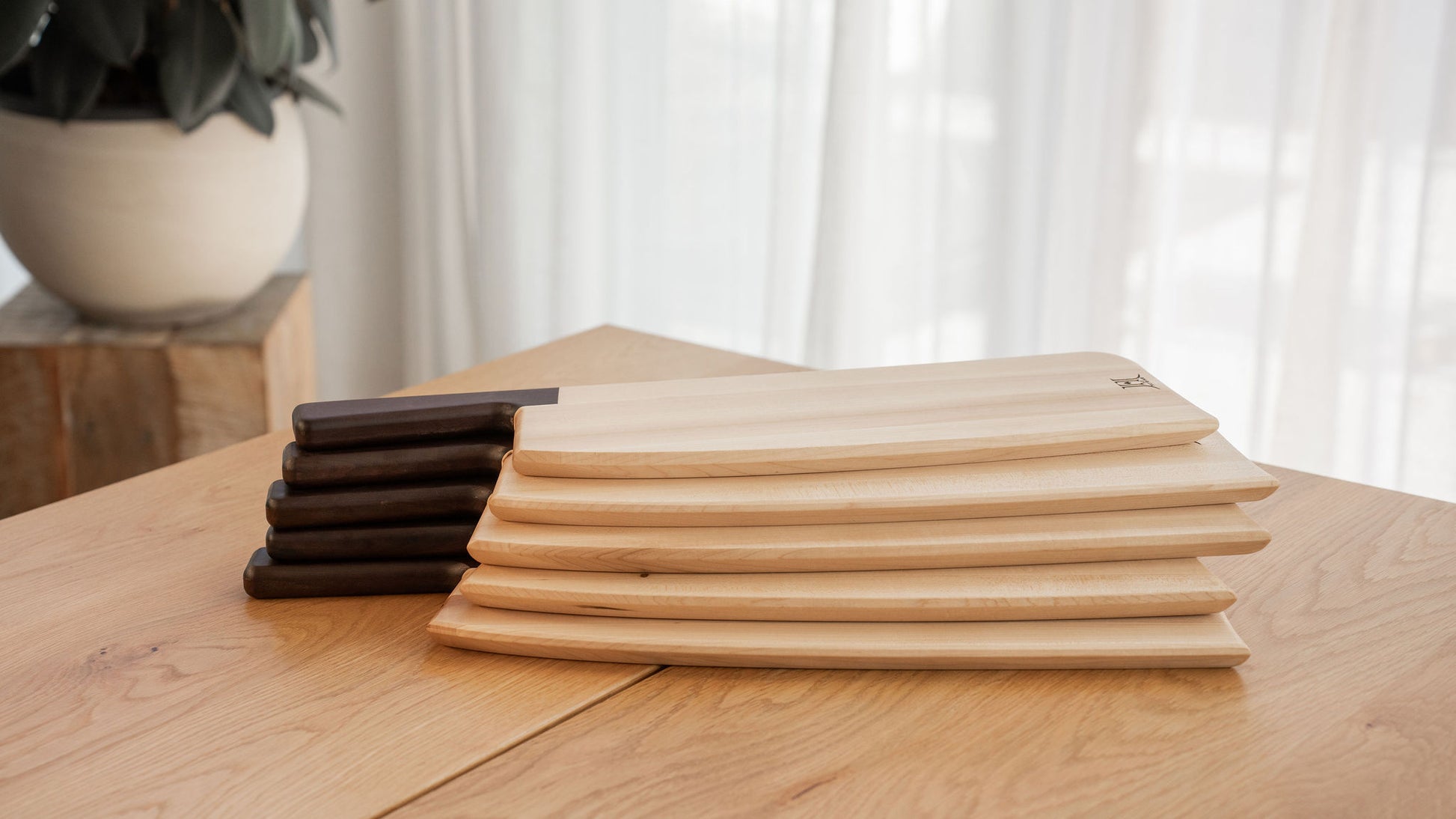 planche charcuterie en bois érable avec viande et présentation