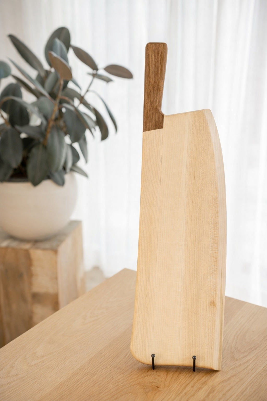 planche charcuterie en bois érable avec viande et présentation