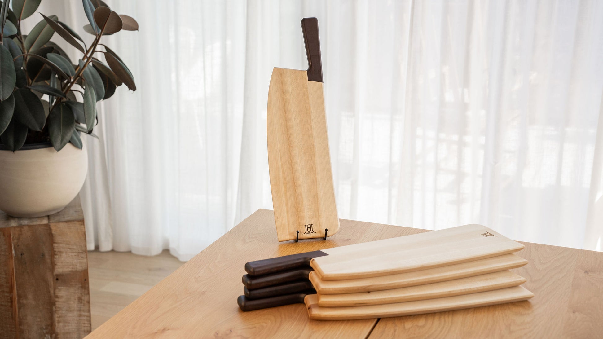 planche charcuterie en bois érable avec viande et présentation