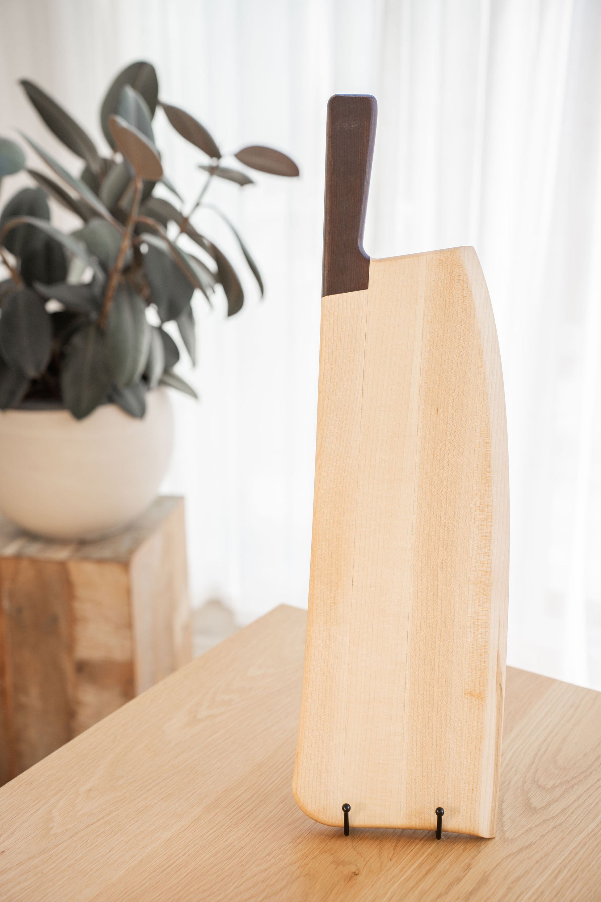 planche charcuterie en bois érable avec viande et présentation